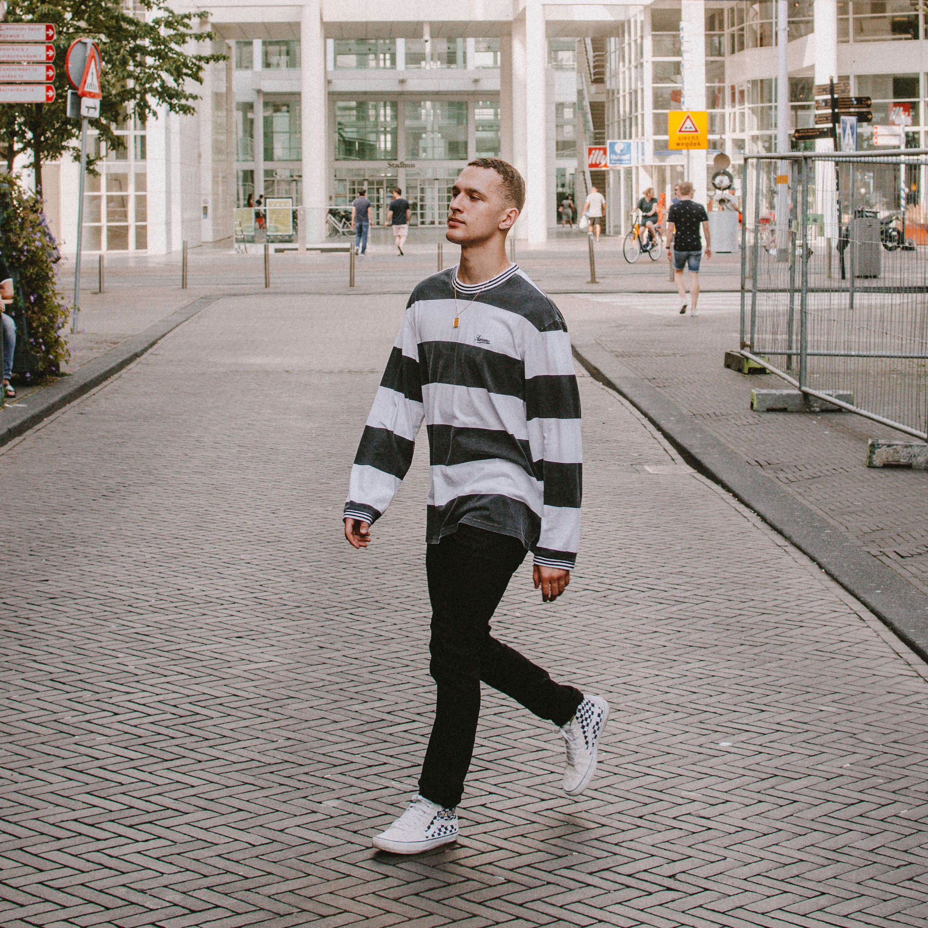 Millean. Walking